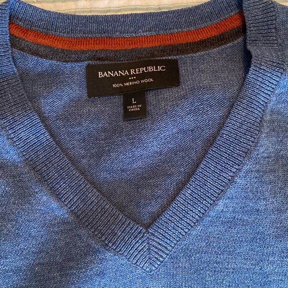 Blue V neck BR sweater - Picture 2 of 2
